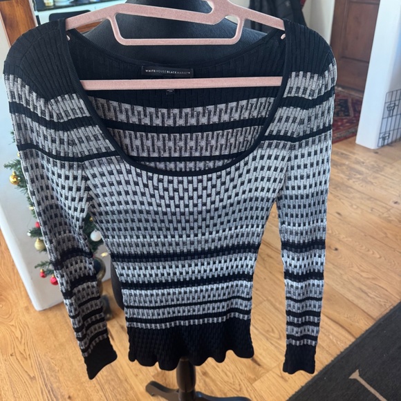 WHITE HOUSE BLACK MARKET WOMEN'S SIZE SMALL SWEATER BRAND NEW - Picture 2 of 6